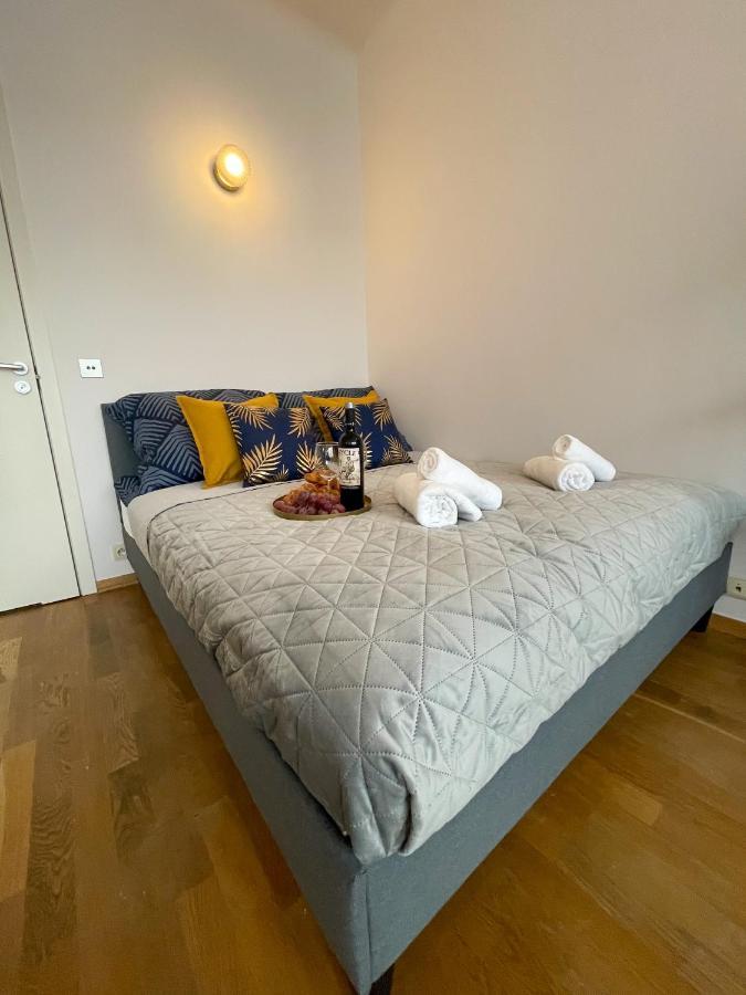 Good - Wiejska 14 *
